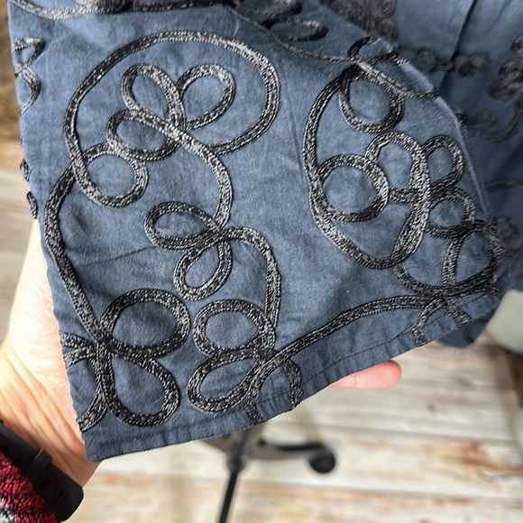 NWT Embroidered long sleeve shirt - Picture 3 of 9